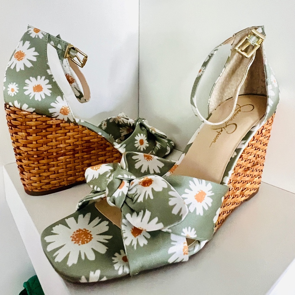 Jessica Simpson Delirah Espadrille wedge with Daisy print.